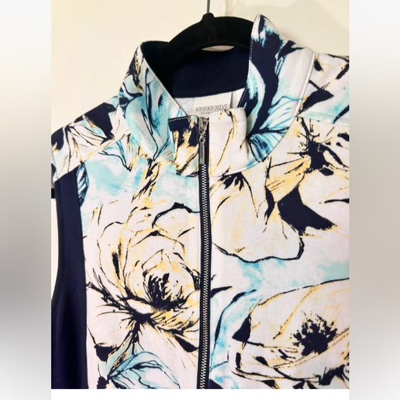 Weekends By Chicos Full Front Zip Floral Blue Sleeveless Layering Vest Size 2 - Picture 5 of 6
